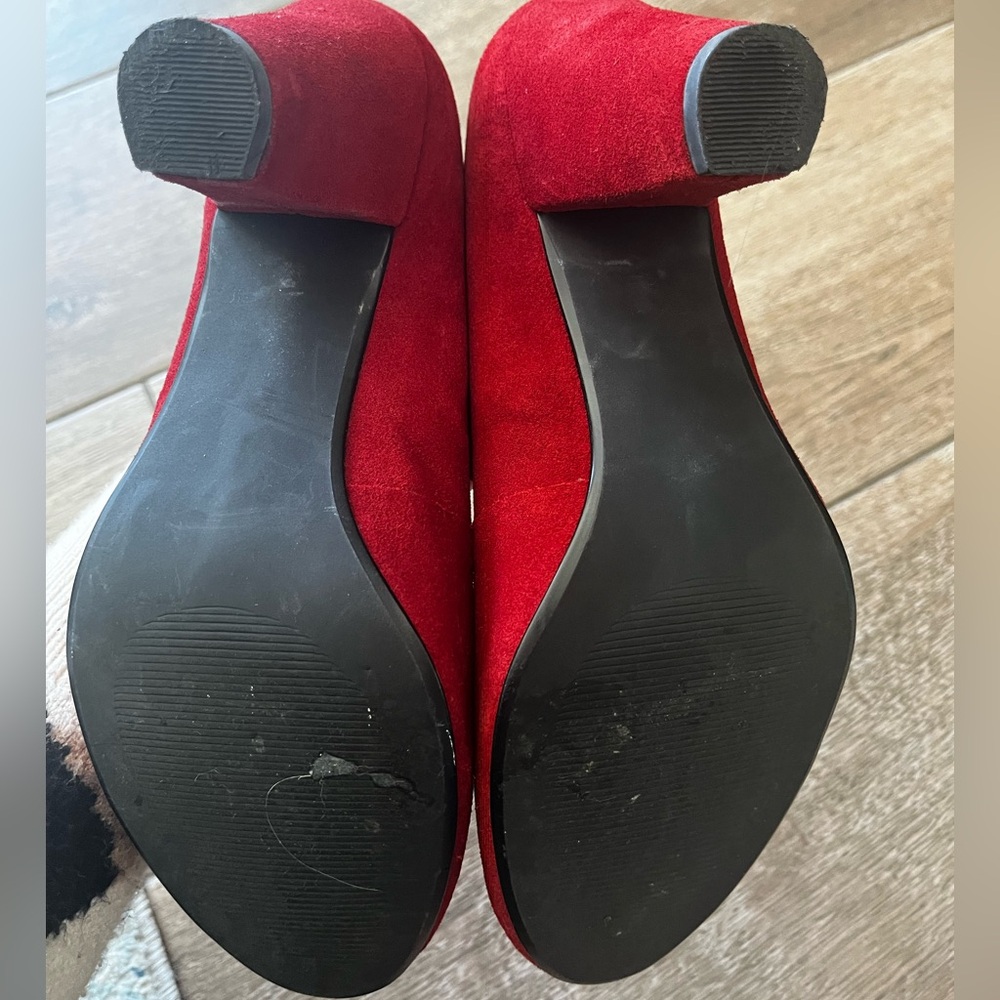 Red Steve Madden Velvet Heels with Ruffle detail - Picture 5 of 6